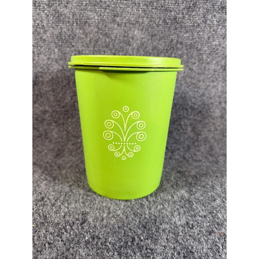 Vintage Tupperware Lime Green Servalier Canister 811-6 Sunburst Lid 6.75in